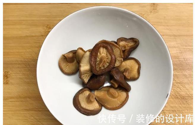 诱人|香菇青菜，香菇用冷水泡还是热水泡？许多人错了，难怪炒出来不香