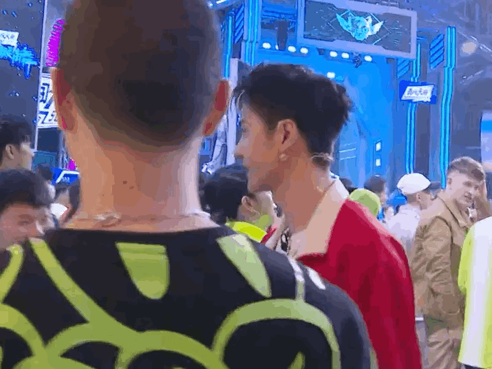 賣萌|張藝興《這就是街舞4》大秀造型曝光 極致冷感，王一博隔空賣萌