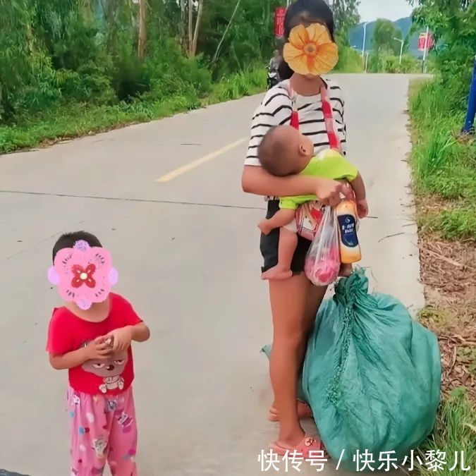 妈妈|24岁妈妈带俩娃烈日下捡垃圾，网友感慨：女人嫁错人太悲哀
