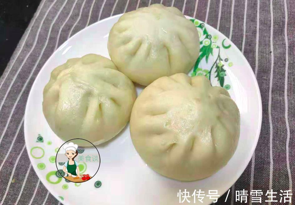 鲜香|夏天韭菜芹菜靠边站，此菜2块一斤，消暑清口，切碎蒸包子特美味