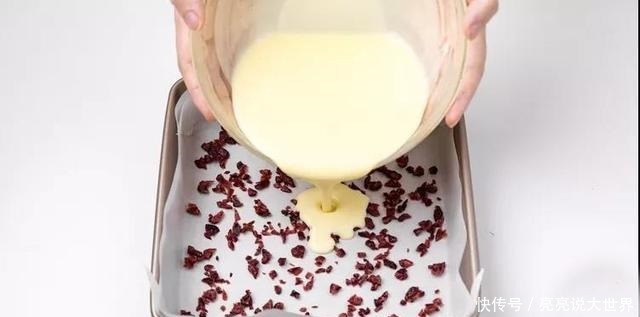 蒸出来蔓越莓酸奶糕,口感比蛋糕好,酸甜软嫩,好吃还不上火