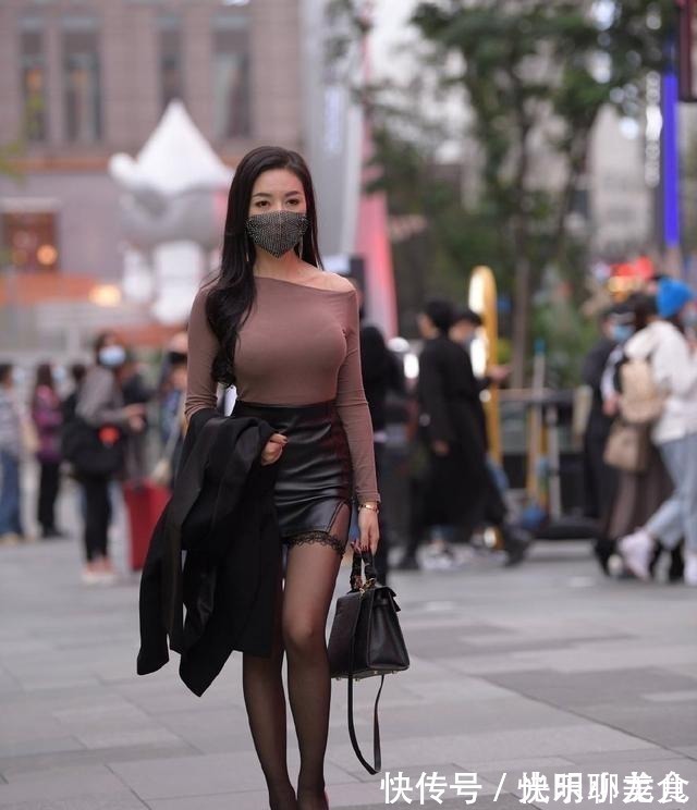 韩范 收放得体的连衣裙更加清新靓丽，时尚百搭又耐看，清新减龄