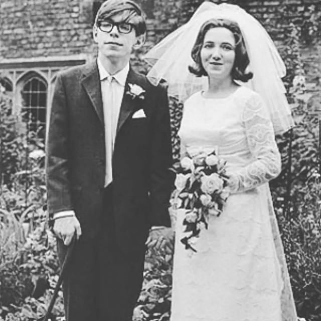 霍金21岁全身瘫痪，在轮椅上坐了半个世纪，3个孩子怎么来的？