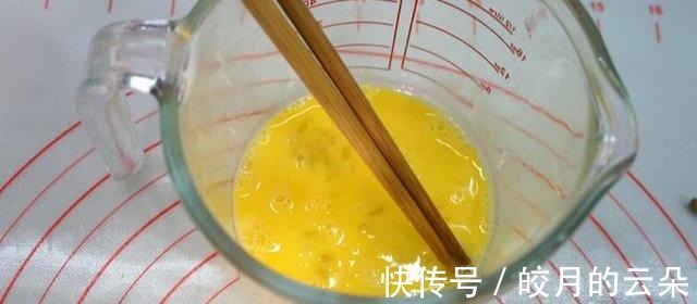 绝招儿教给您,学会自制鸡蛋灌油条!
