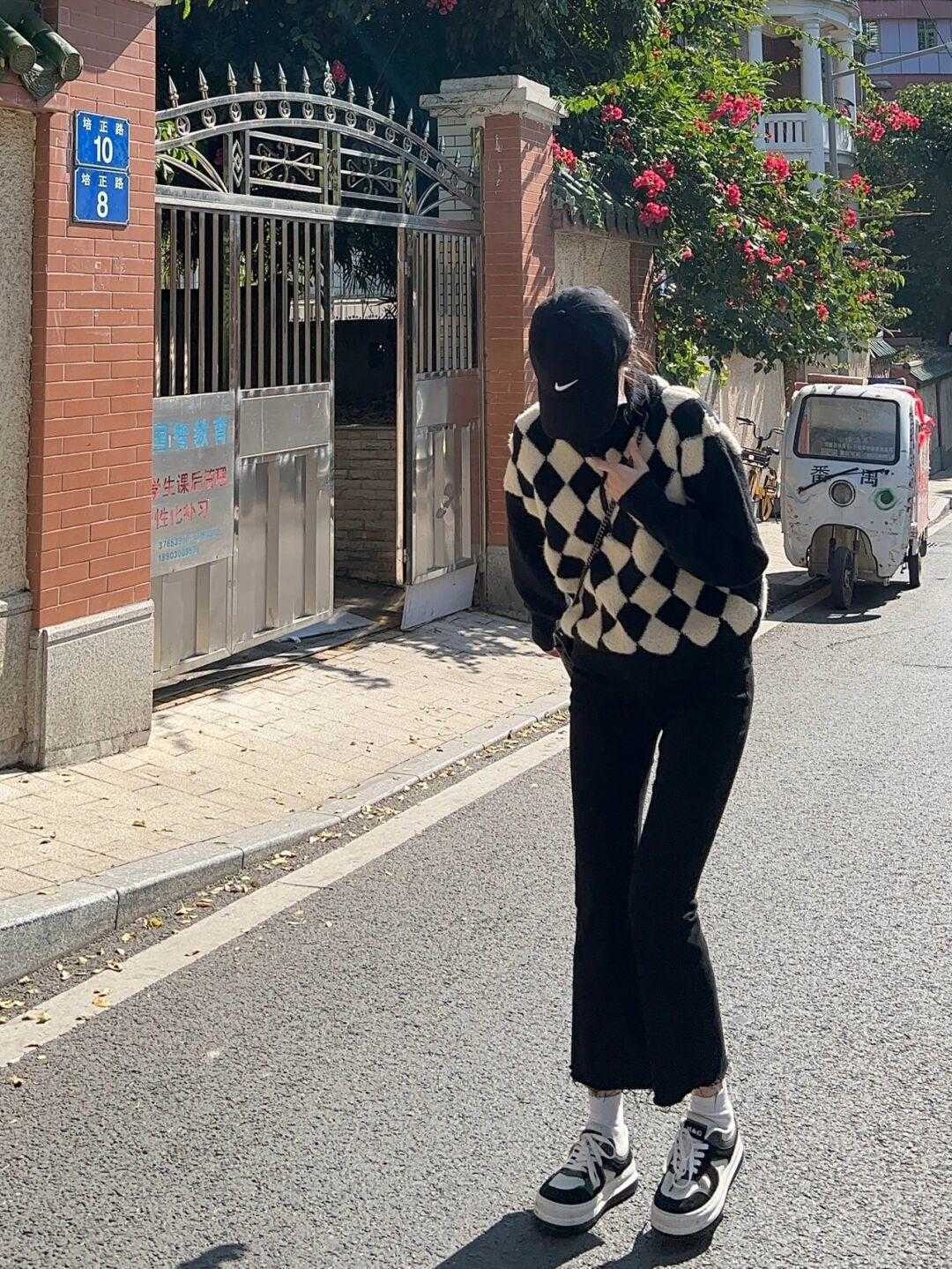 女人味 初春选裤子,千万别错过这两种,轻盈遮肉还能增加女人味