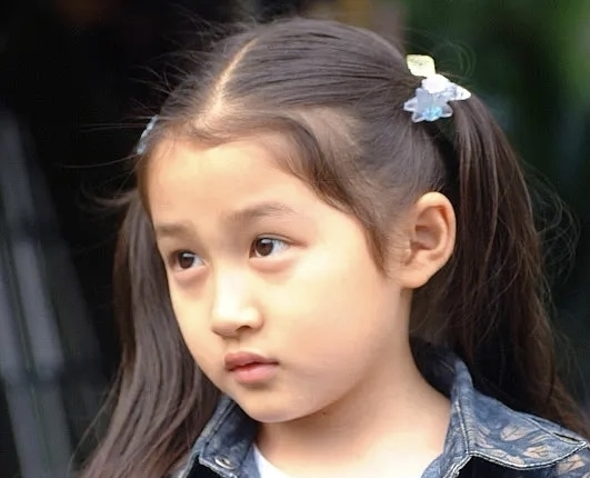 王牌家族开播貌似“整容”关晓彤美得冒泡,沈腾不再是当年校草