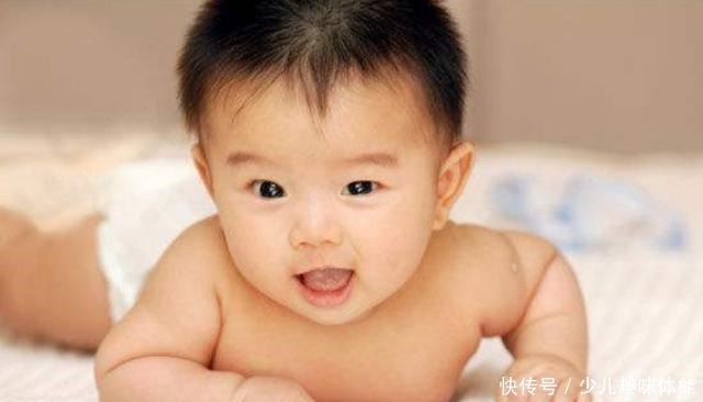 b宝宝先叫爸爸还是先叫妈妈,不是和谁亲先叫谁,有的人别高兴太早!