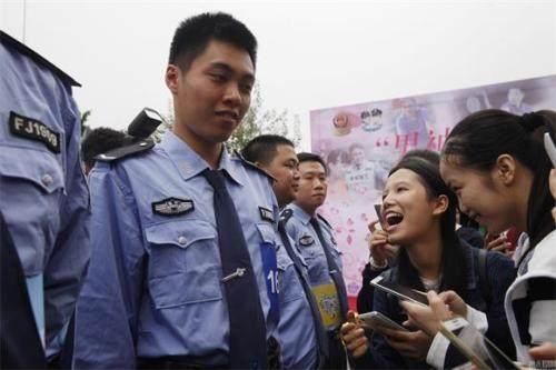 在常見的輔警招聘中,我們可以發現輔警招聘的薪資福利體系:深圳輔警的