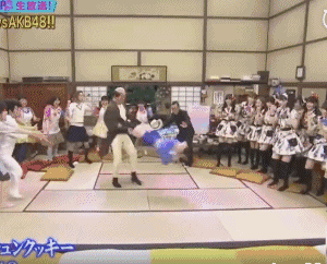 上日本综艺的女嘉宾:被踹头、拎着双腿扔出去,还要说谢谢?