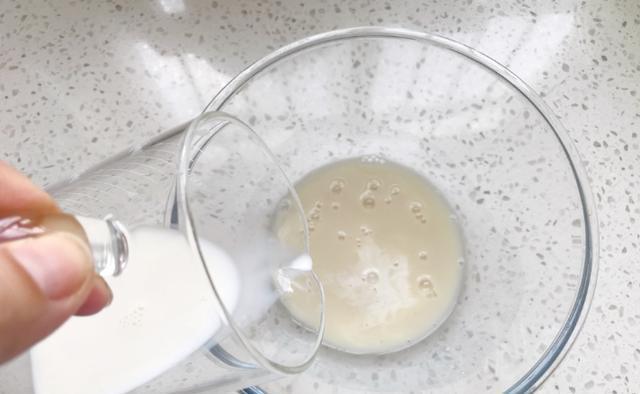 好吃的水煎花卷，拧一拧转一转煎一煎，5分钟出锅