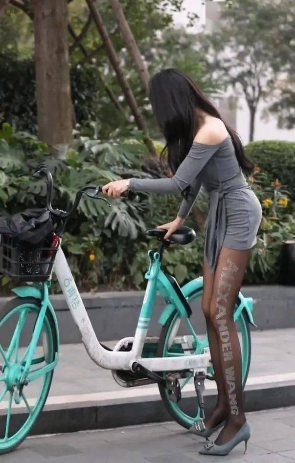 穿搭 都市女郎风的造型,骑自行车都优雅,尽显高级感