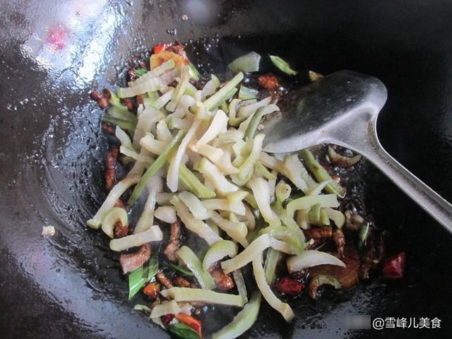 初冬季节遇到这菜买10斤,处理一下储存过冬慢慢吃,炒炒真香啊