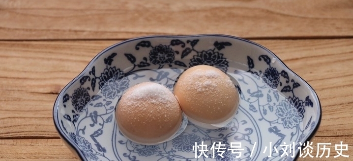 奶奶|生姜加鸡蛋,太实用了,邻居奶奶用了几十年的方法,长见识