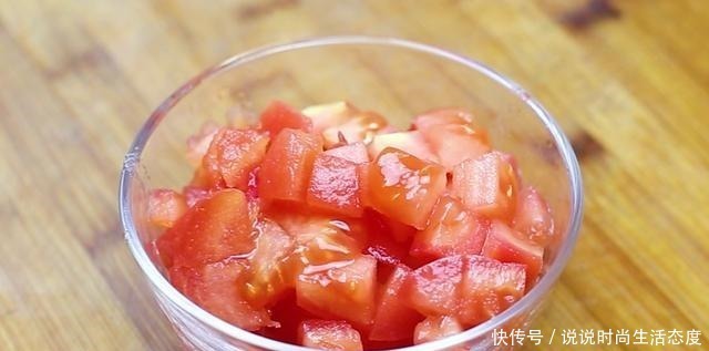 汤汁|豆腐好吃有诀窍，大厨教你这样做，放一个西红柿，汤汁都拌饭吃了
