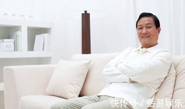 孝顺|上了年纪的老人,该不该把手里的钱告诉子女三位老人说得很实在