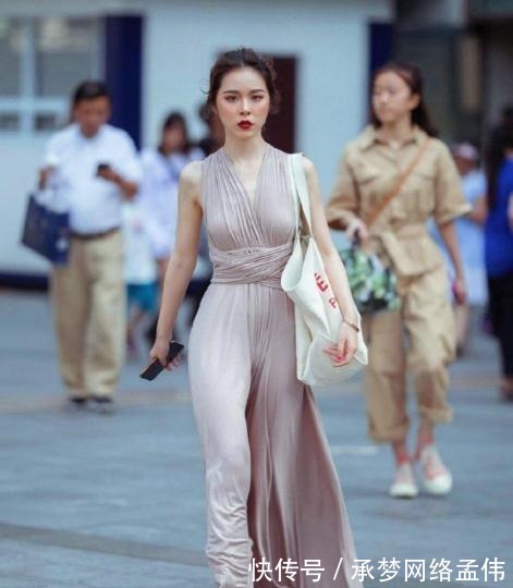 搭配|经典简约的连衣裙，非常适合时尚美女的日常穿搭，穿出你的品位