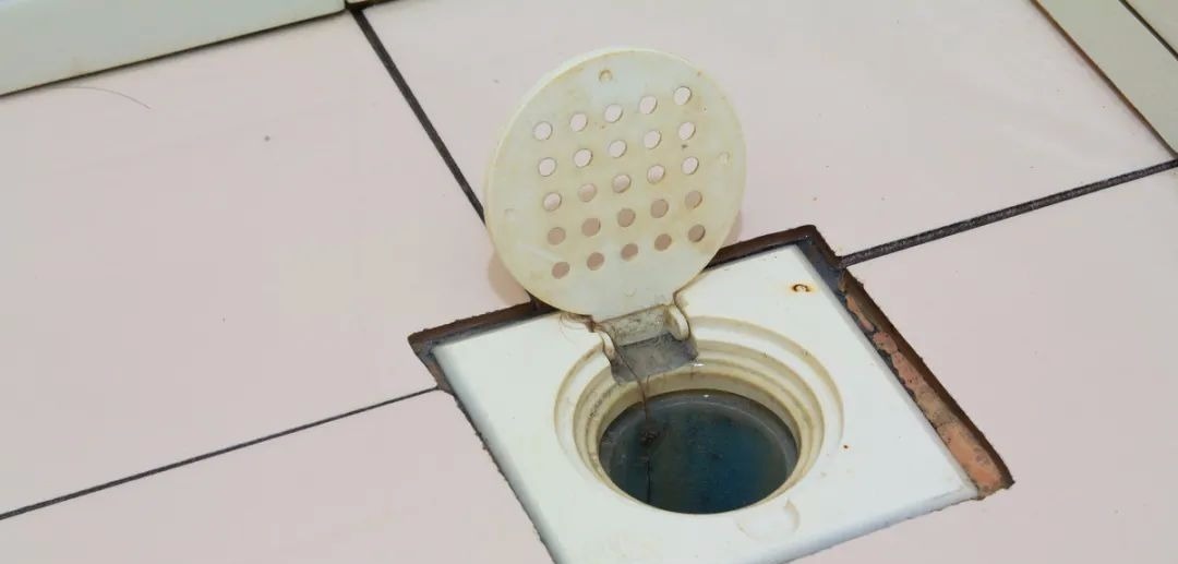 防护盖|装修不是儿戏!刚装完又返工,5万块花钱买教训,太不值了