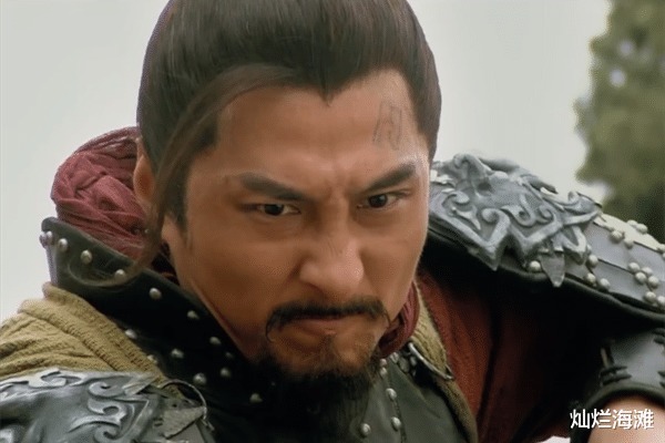 此人手持溜金镋,战平梁山五虎将,活捉鲁智深武松李逵穆弘