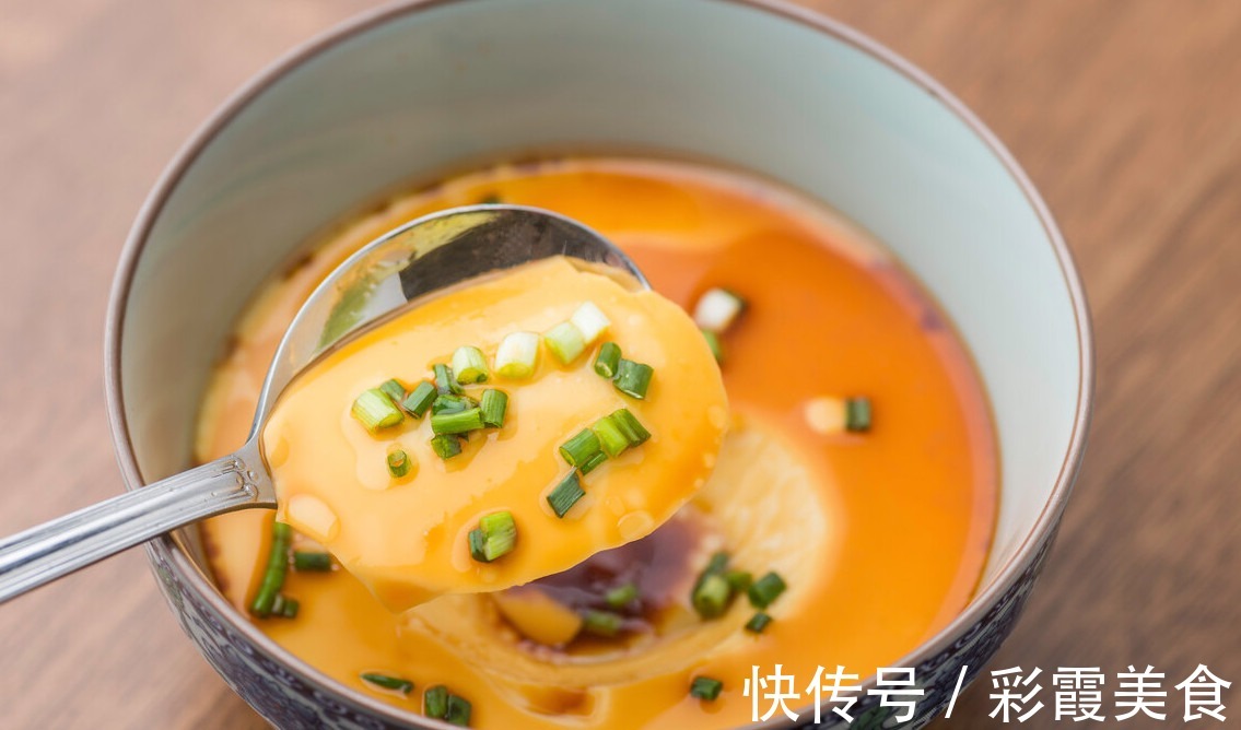 蛋羹|蒸鸡蛋羹，别直接加水就蒸，牢记3个技巧，蛋羹更嫩滑更平整