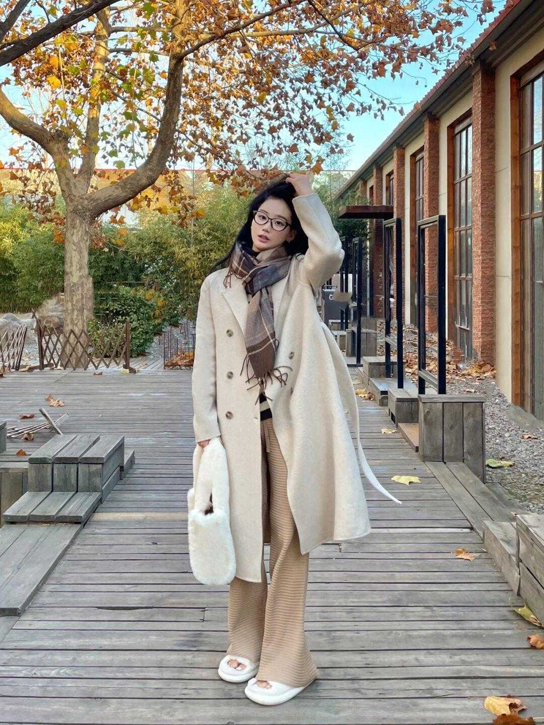 卡其色|这个冬季岂会无衣,肉桂粉大衣清新淡雅