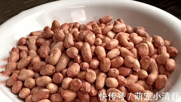 天冷了,少吃板栗核桃多吃它,锅中一炒,焦香酥脆,不懂真可惜