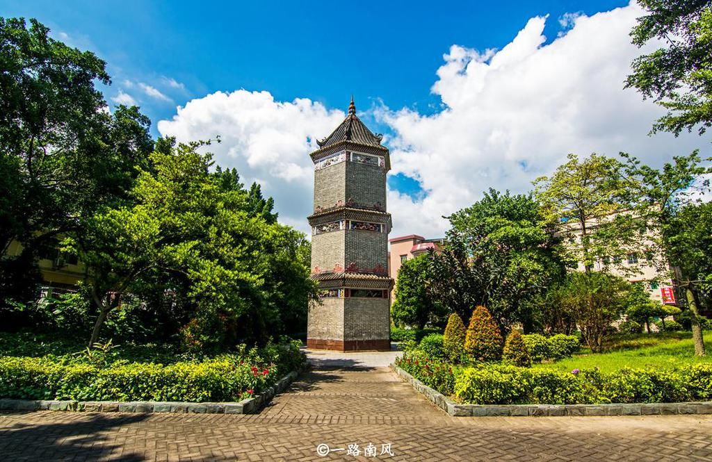 广州江心小岛，名气不大但风景秀丽，黄埔军校就在这