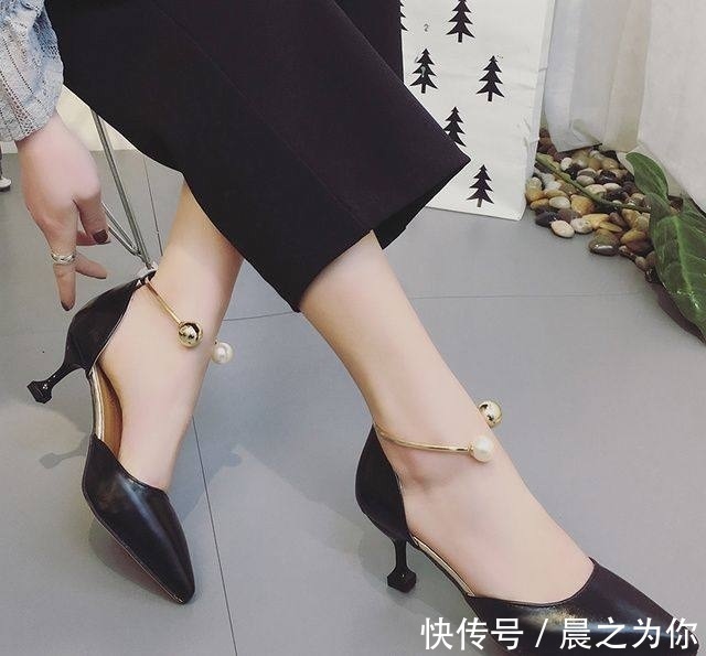 女神 多款尖头高跟鞋的女神搭配,自信的美腿优雅从容