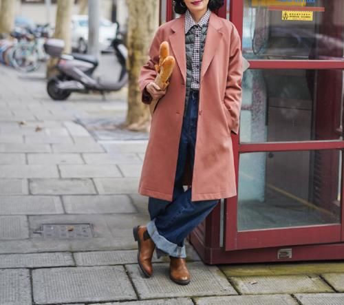 人到中年不想太老气？尽量避免这3种“大妈式穿搭”，显得很廉价