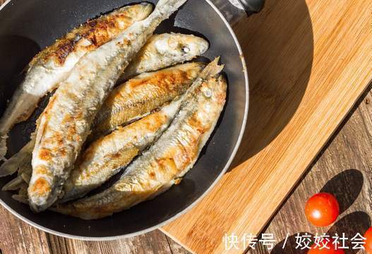 煎鱼|煎鱼时,切记不能直接下油锅,做好这3步,鱼皮不碎不粘锅
