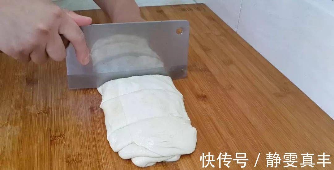 鸡蛋灌饼|吃早餐蛋糕的新方法,淋上蛋液,比手抓蛋糕简单,比鸡蛋灌饼好