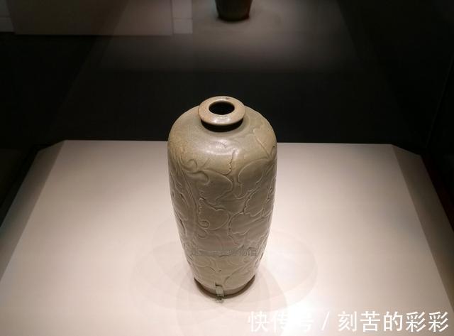 青瓷器！中国古代著名民窑名品耀州窑刻花青瓷器，具有立体浮雕感