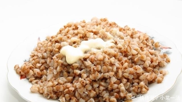 用蒲公英泡水喝时,若和3种食材搭配,养生效果或许会翻倍!