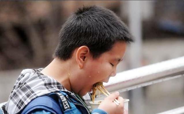 速冻食品|中国式“糊弄”早餐悄然兴起,会影响孩子健康,家长却很难察觉到