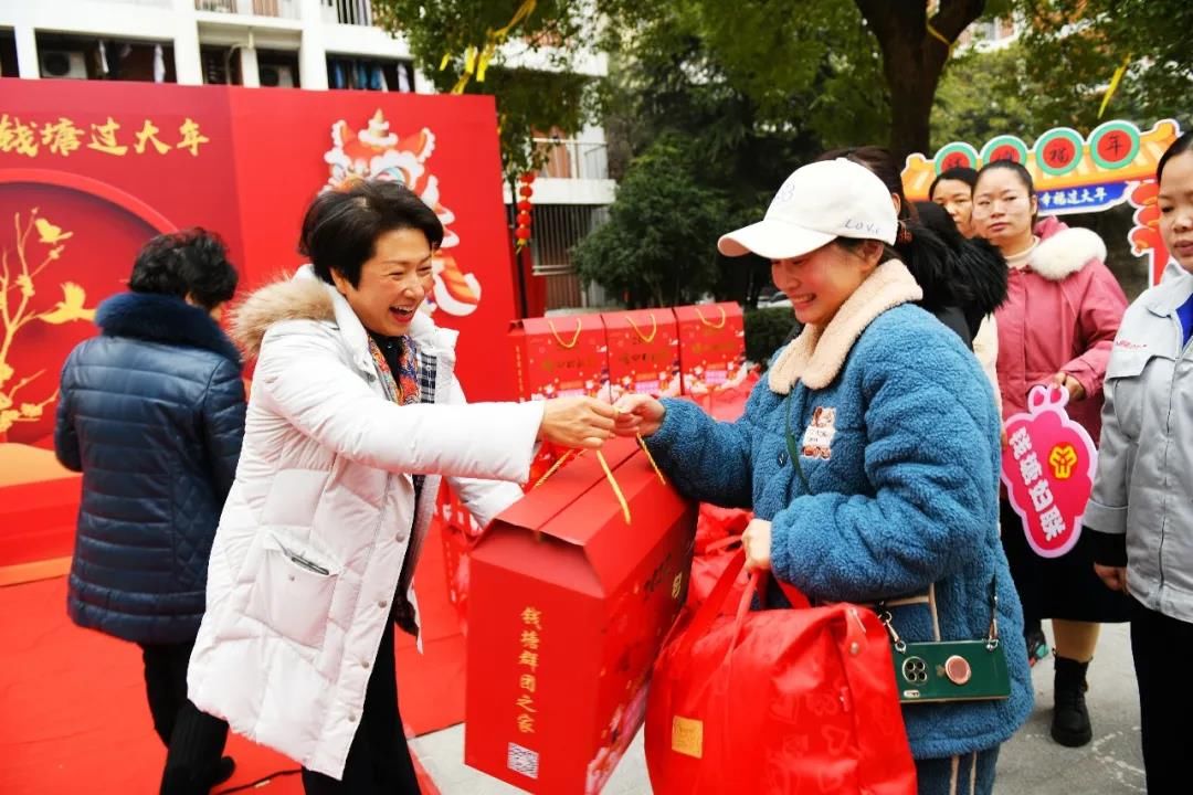 留杭！100份“钱塘妈妈”牌暖心礼包为留杭过年的女职工送上祝福