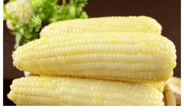 保鲜膜|嫩玉米吃不完，别直接冷冻，教你3招，放1年还鲜嫩好吃！