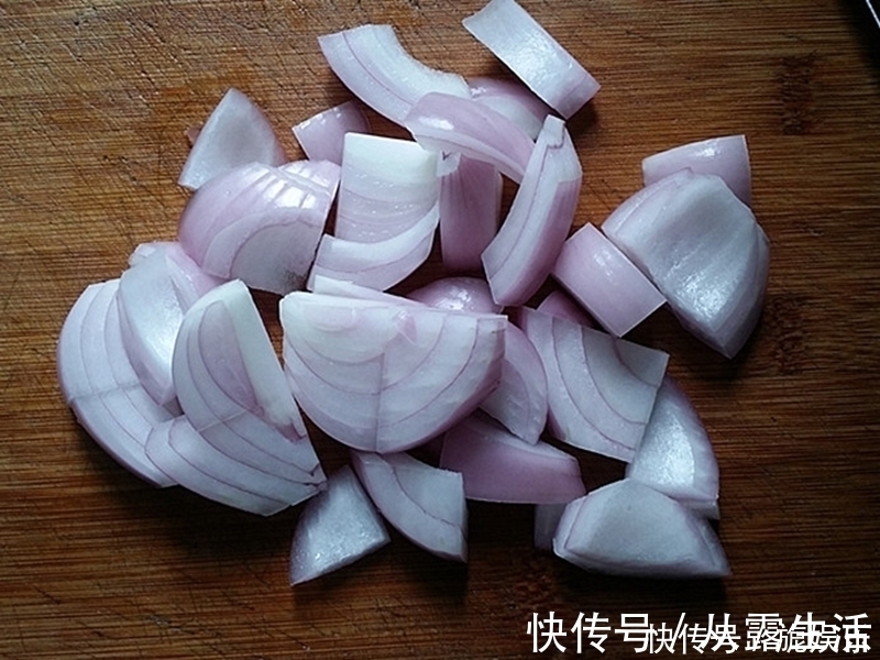 冷藏|洋葱炒猪肝时,记得多加一个步骤,猪肝嫩滑爽口更好吃