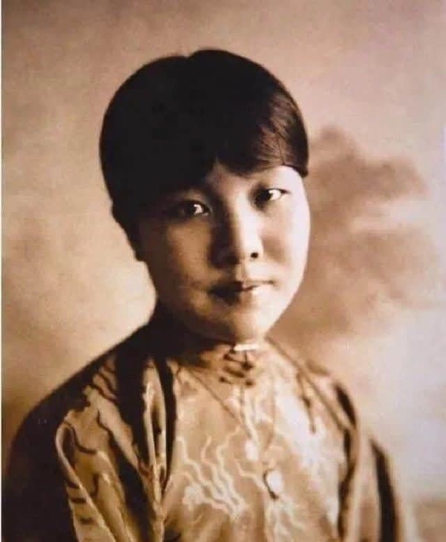 林徽因$被张爱玲讽刺,被林徽因怼,被鲁迅瞧不起,为何她们都看不惯冰心