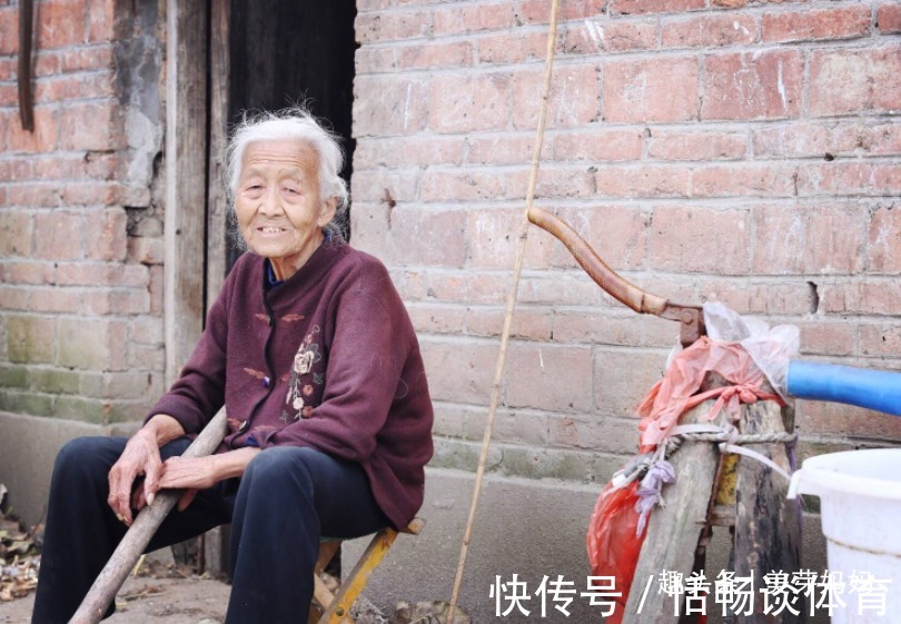 孩子们|老了想活得有尊严,3种东西别交给子女,是对自己的人生负责