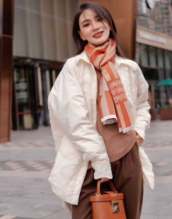 时髦 冬季就该这么穿,不冻腿的“羽绒服”穿搭示范,减龄显瘦还时髦