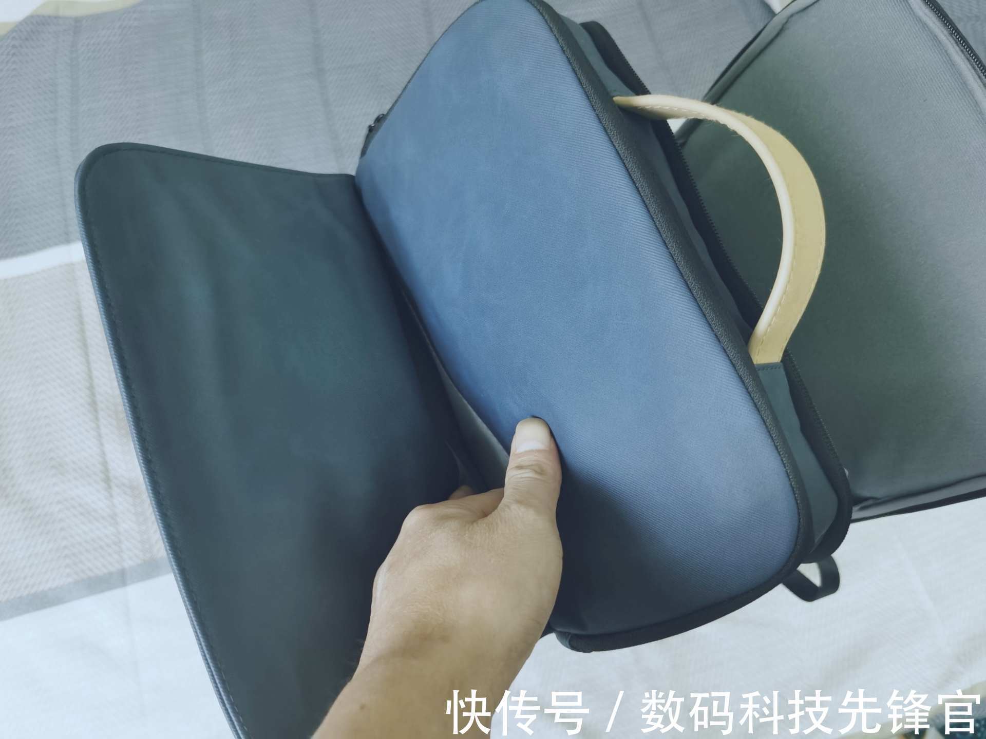 简约时尚 简约时尚,收纳包容乃大,用过最好用的双肩包