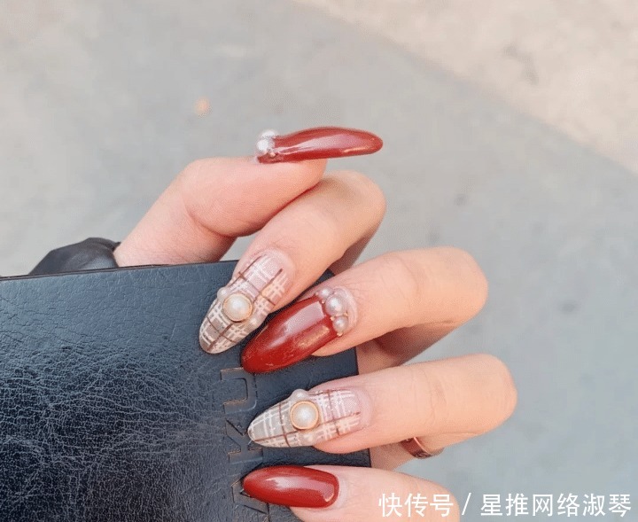 超有名媛范儿的甜美小香风美甲,精致不浮夸,千万别错过