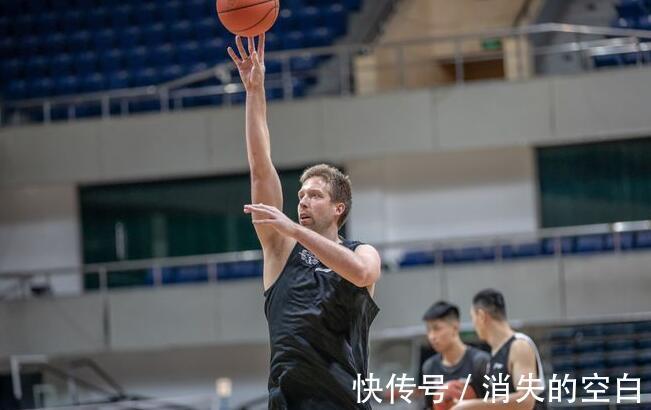 篮板|北京男篮宣布汉密尔顿归队 四外援强阵冲击总冠军