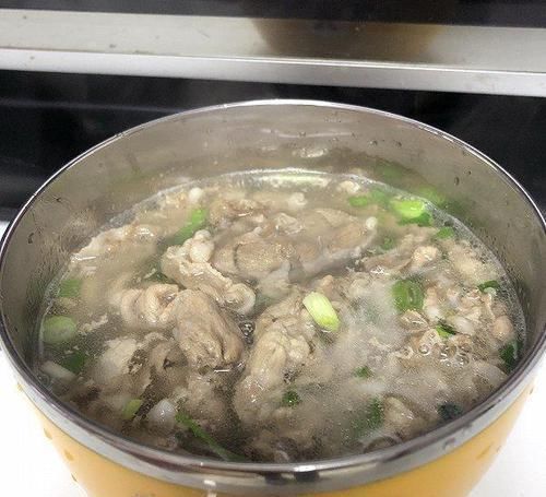 羊肉|炖羊肉汤,别放太多料,只需2样,牢记4点,羊汤香浓又美味