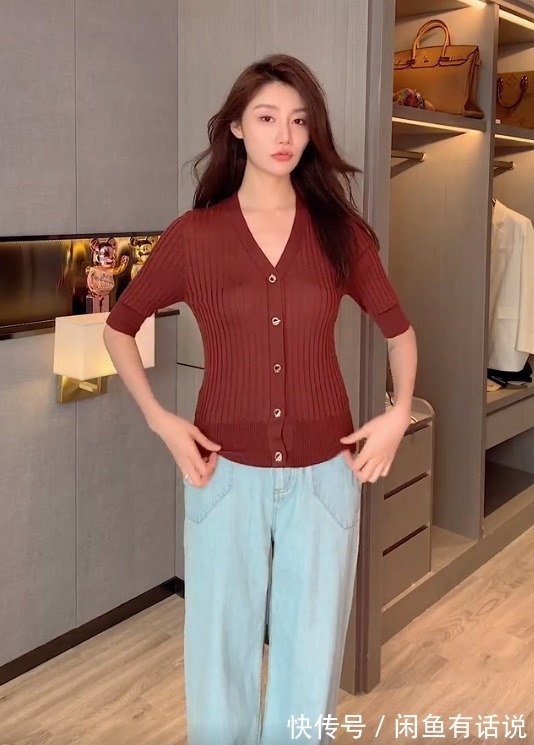 亮色|为什么你穿针织开衫显老气,这5组对比太真实,阿姨和姐姐的区别