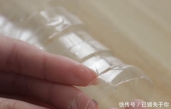 下水道容易被头发堵塞，教您成本花不了1毛钱，头发杂物都带走