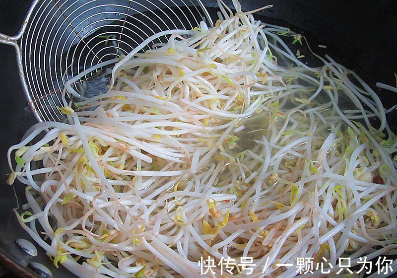 朴实无华的一道凉菜！凉拌面皮！这个味才够爽