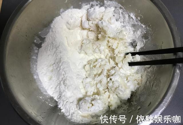和面|烙饼怎么做才好吃?和面这一步做好,烙饼柔软又筋道,凉了都不硬