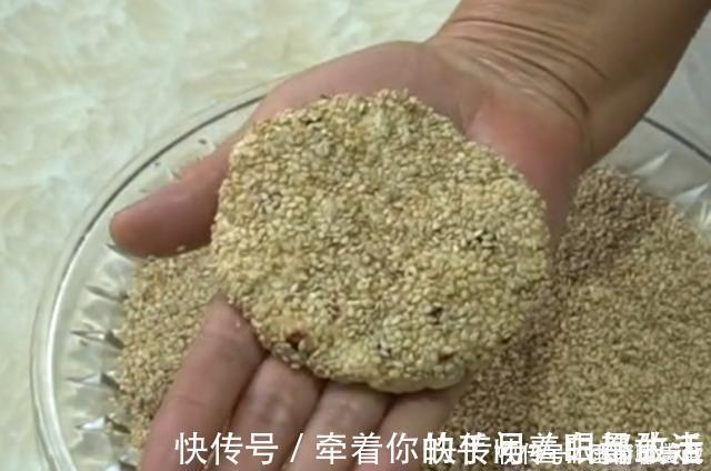 苹果别直接吃了,加上鸡蛋做成早餐饼,营养好消化,女儿最爱吃