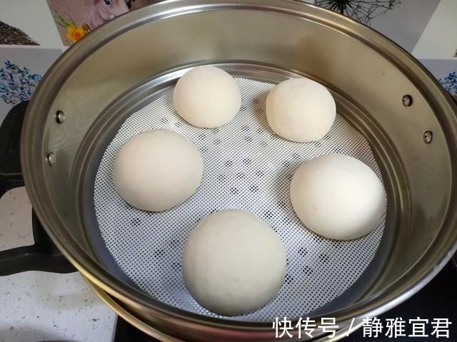 冷天蒸馒头,别只加酵母粉,多加两样,30分发满盆,暄软又好吃