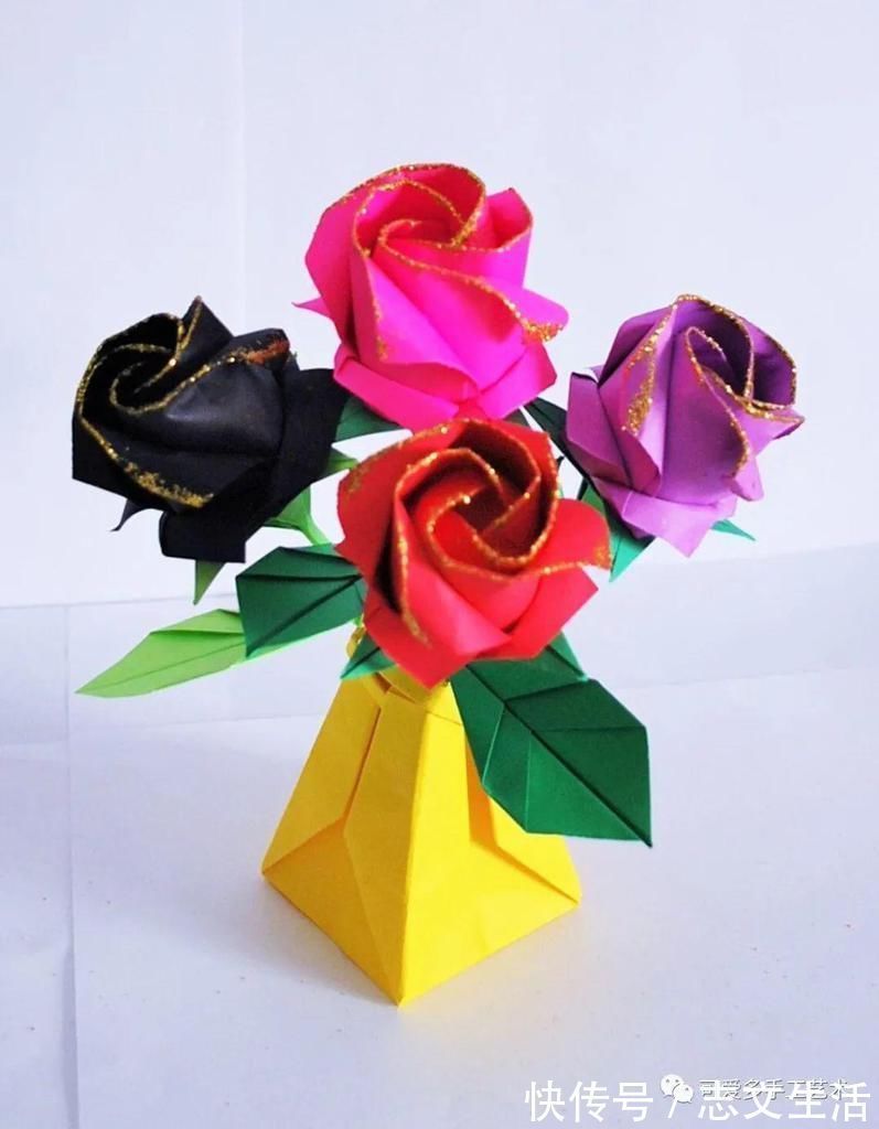 一张纸就能折的玫瑰，放几枝在家中，人见人夸！